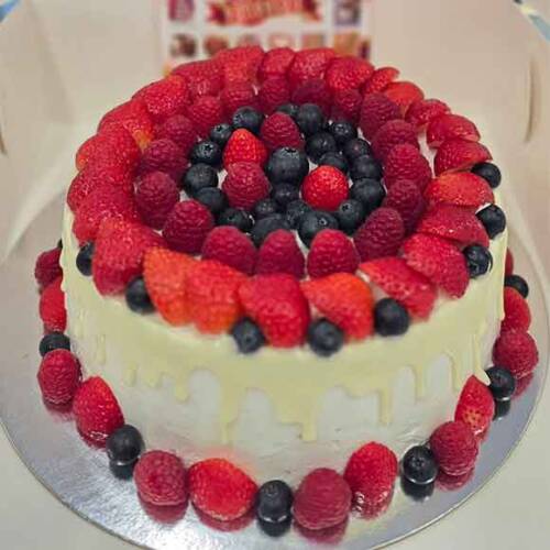 Berries Sponge Cake